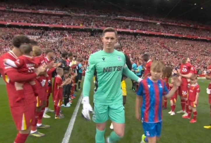 Liverpool bất ngờ làm hành động đặc biệt với nhà vô địch FA Cup