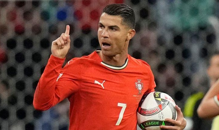 Ronaldo nhận vô vàn chỉ trích vì hành động không ai ngờ tới