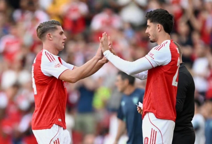 Arteta đối mặt 'cơn đau đầu dễ chịu' trên hàng công Arsenal
