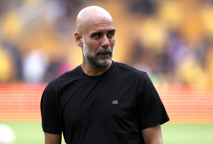 Guardiola nhăn nhó khi Man City thắng '4 sao'