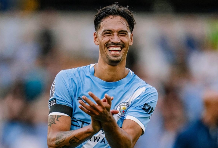 'Ngôi vương Ngoại hạng Anh sẽ là của Man City'