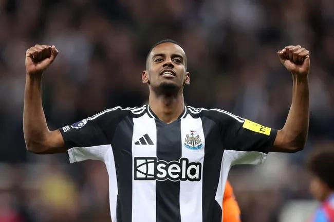 Alexander Isak chuẩn bị ra sân trở lại