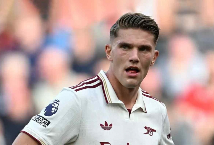 Viktor Gyokeres như 'tàng hình' trước Liverpool