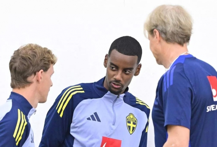 Isak phủ nhận tin đồn Liverpool can thiệp lên tuyển Thụy Điển