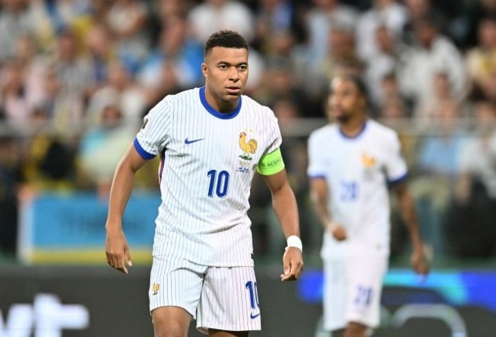 Kylian Mbappe chia sẻ về 'mặt tối' của bóng đá