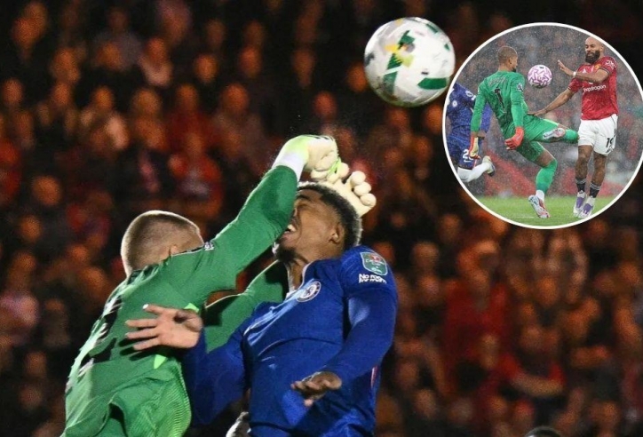 Thủ môn Chelsea hết đá đối thủ đến đấm đồng đội