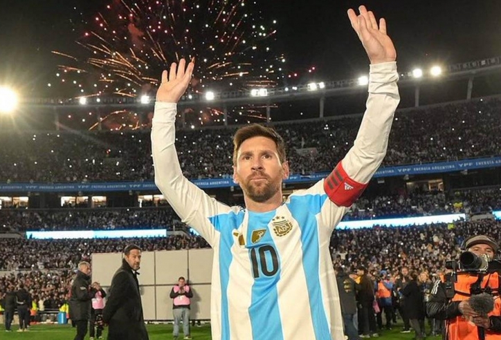 Bàn thắng lịch sử của Messi vào lưới Angola