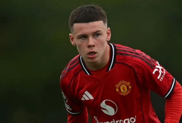 Con trai Rooney chốt thời điểm ra mắt Old Trafford