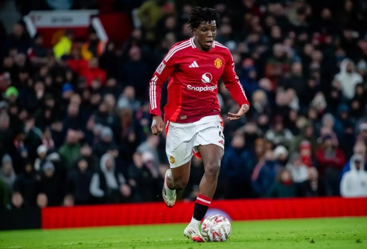 Hậu vệ Man United có động thái 'lạ' với HLV Ruben Amorim