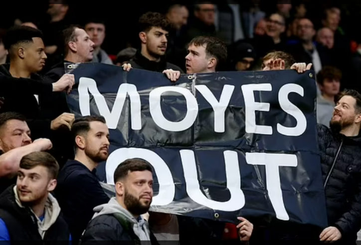 Thua Nottingham Forest, fan West Ham yêu cầu sa thải David Moyes