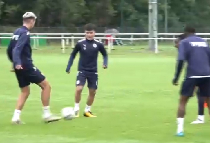 VIDEO: Quang Hải đá ma, tâng bóng điệu nghệ trong buổi tập cùng Pau FC