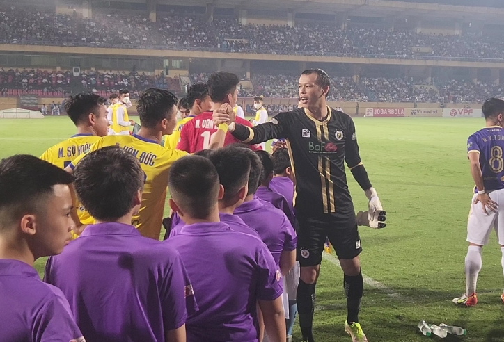 VIDEO: Tấn Trường chào hỏi Phan Văn Đức, Văn Hoàng tươi rói cùng Duy Mạnh