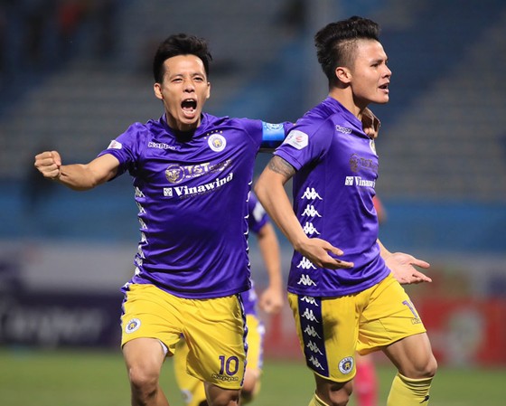 HLV Hàn Quốc: 'Đừng so sánh Văn Quyết với Quang Hải'