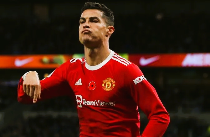 Ronaldo đáp trả cực 'gắt' Rooney khi bị chê hết thời