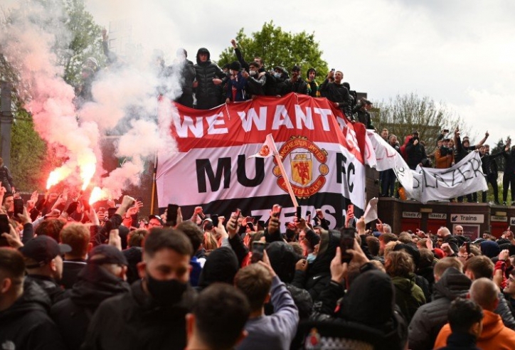Trận đấu giữa MU và Norwich có nguy cơ bị hoãn do CĐV biểu tình