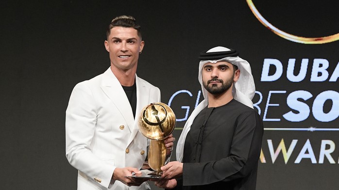 Nhận lời 'đại gia dầu mỏ', Ronaldo sẽ 'chấp' 4 lần Messi