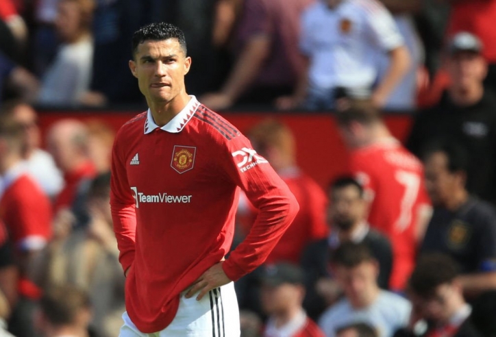Ronaldo bất lực nhìn MU bị đẩy xuống nửa dưới BXH Ngoại hạng Anh