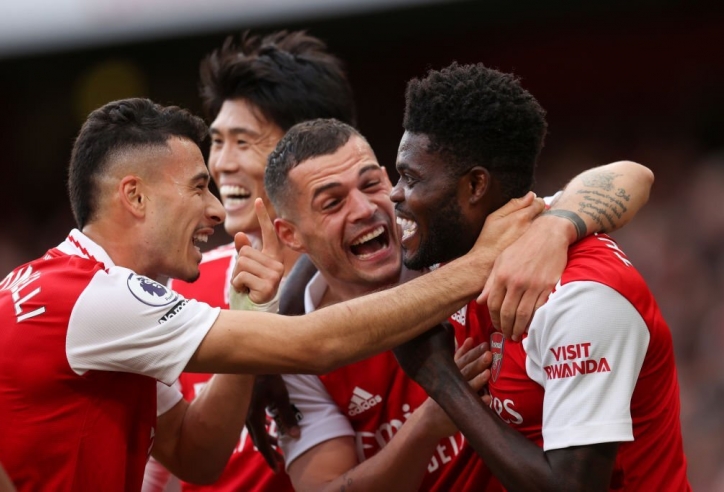 Arsenal hủy diệt đội chót bảng, đòi lại ngôi đầu từ tay Man City