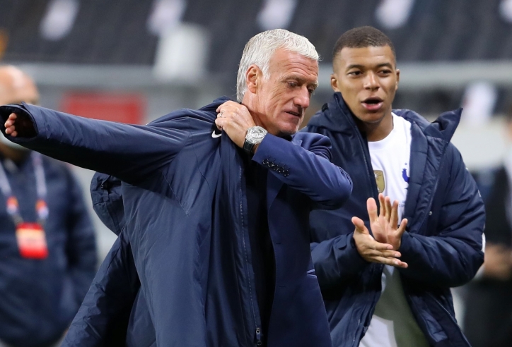HLV tuyển Pháp 'dạy bảo' Mbappe trước thềm World Cup