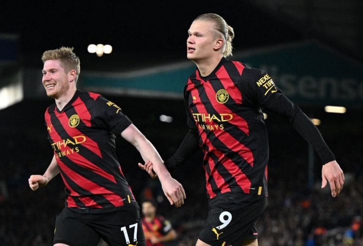 Haaland đi vào lịch sử trong ngày Man City nhận 'quà Giáng sinh'