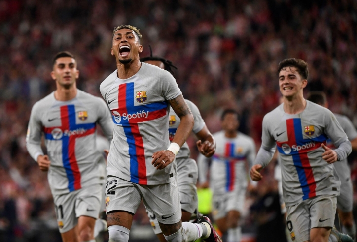 Barca vượt ải hú vía, tiếp tục bỏ xa Real ở cuộc đua vô địch