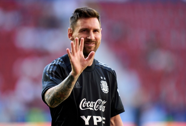 Ronaldo gọi, Messi trả lời bằng 5 bàn thắng để đi vào lịch sử thế giới