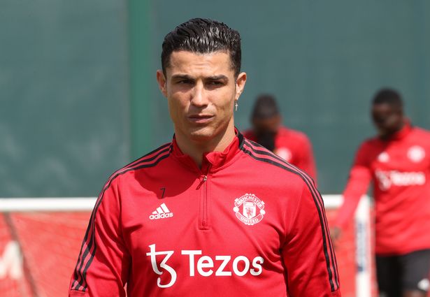 Ronaldo có hành động gay gắt với giới chủ MU