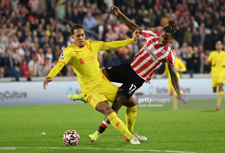 Van Dijk bị chê vì thi đấu quá 'hiền lành'