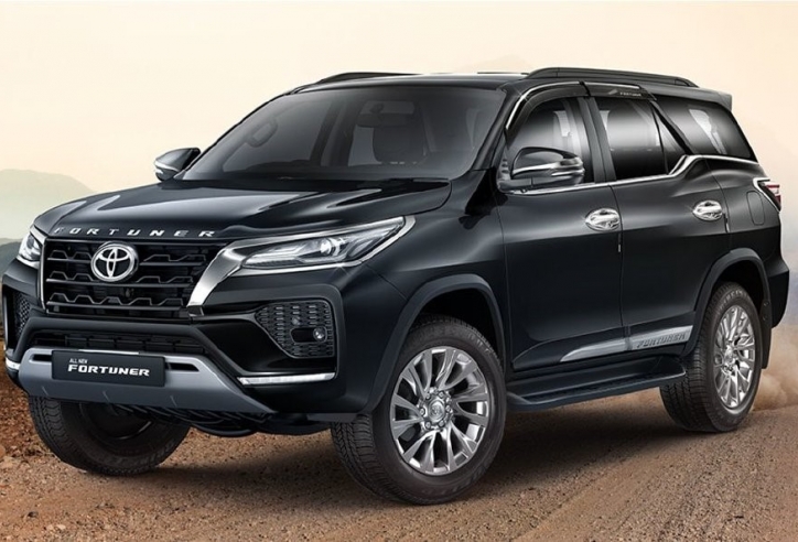 Toyota Fortuner thế hệ mới sẽ có cửa sổ trời và động cơ hybrid
