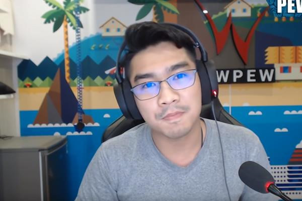 PewPew đăng ảnh bị gãy chân, fan vào an ủi nhưng không quên cà khịa anh chàng vì 'chi tiết đặc biệt'