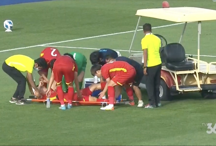 Trụ cột U23 Việt Nam nghi dính chấn thương dây chằng sau trận gặp U23 Iraq