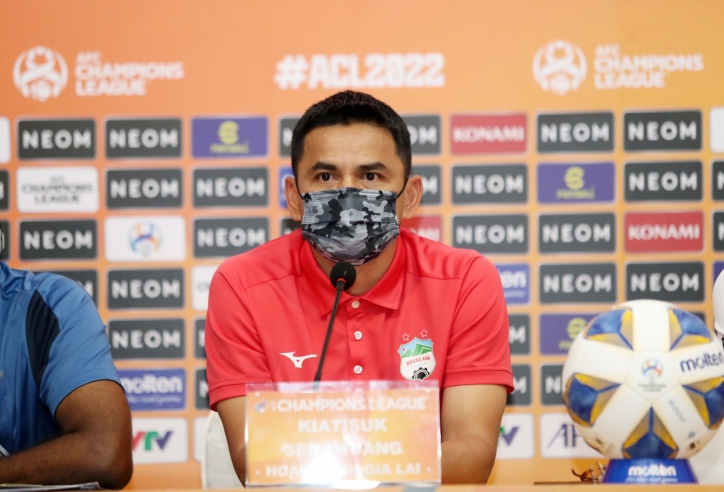 HLV Kiatisak: 'Không thể so sánh V-League và Champions League'