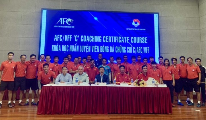 Bế giảng khóa đào tạo HLV bóng đá chứng chỉ ‘C’ AFC/VFF-2022