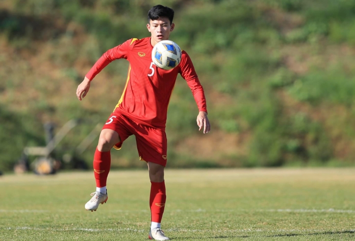 Hai người hùng của U23 Việt Nam gặp chuyện khó đỡ ngay sau khi về nước