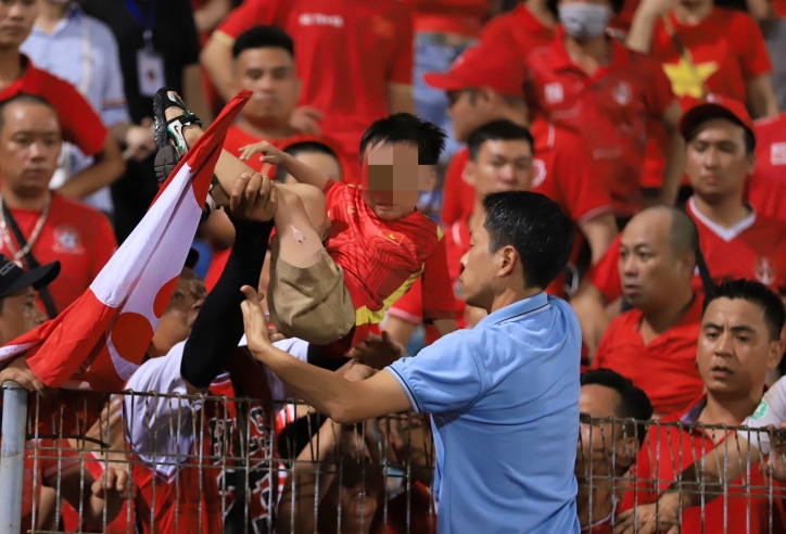 Tạm giữ 3 CĐV Hải Phòng đốt pháo sáng khiến bé 6 tuổi bị thương