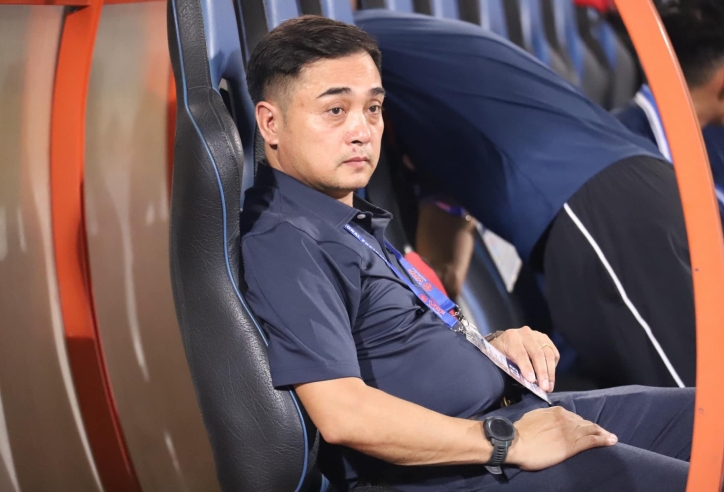 Thêm một HLV V-League bị phạt thẻ vì phản ứng với trọng tài