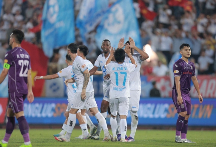 Thắng đậm Bình Dương, Nam Định xây chắc ngôi đầu V-League