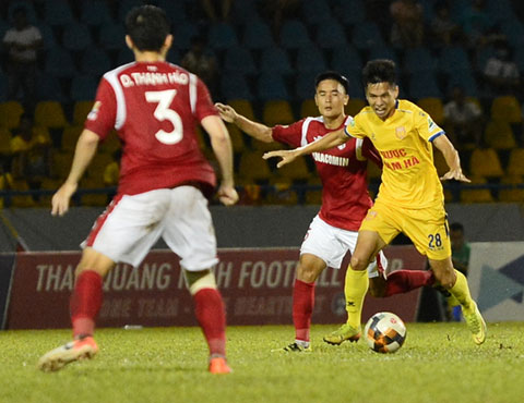 Sau loạt sao khủng, 'đại gia V-League' giải cứu công thần hồi hương