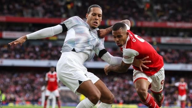 Lịch thi đấu bóng đá hôm nay 9/4: Liverpool vs Arsenal mấy giờ?