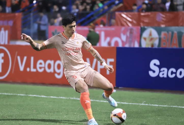 Hậu vệ số 1 ĐT Việt Nam báo tin buồn cho 'đại gia V-League'