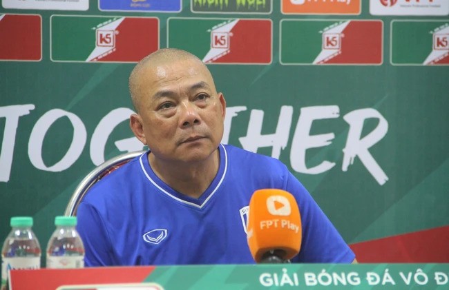 HLV SLNA: 'Chúng tôi quyết tâm tránh vé play-off trụ hạng'