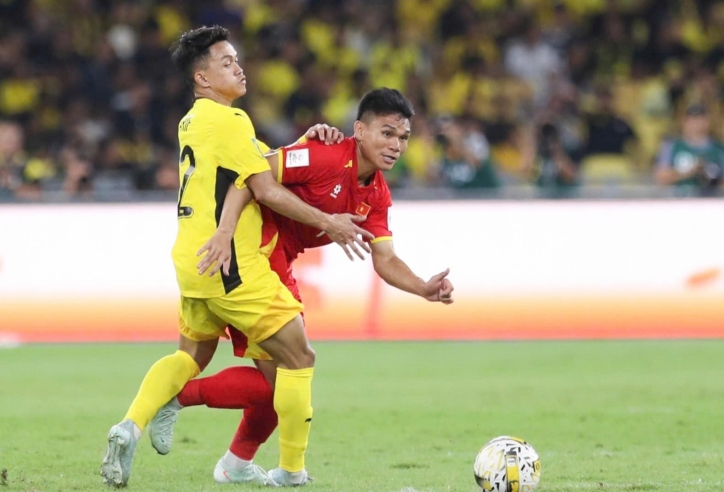 Hậu vệ ĐT Việt Nam bị treo giò ngay sau Asian Cup