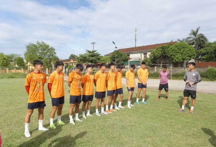'Ngựa ô' V-League đôn 9 cầu thủ trẻ lên tập luyện