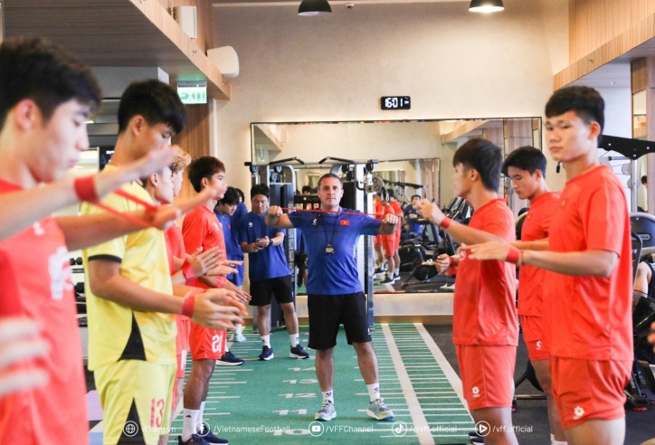 U23 Việt Nam 'nhận quà' từ thầy Kim, sẵn sàng tranh ngôi vô địch với U23 Indonesia
