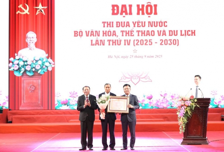 HLV Mai Đức Chung được nhận danh hiệu Anh hùng Lao động