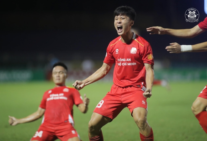 HLV Kim Sang Sik có thêm tiền vệ giỏi cho U23 Việt Nam