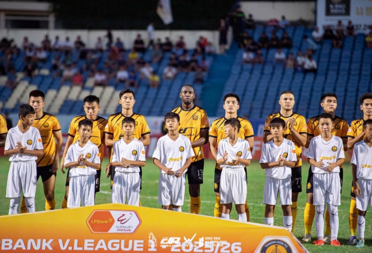 FIFA bất ngờ ra án phạt nặng với đội bóng Việt Nam