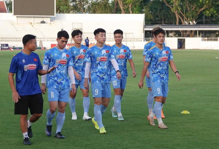 Video: Việt kiều Trần Thành Trung hào hứng tập buổi đầu tiên cùng U22 Việt Nam