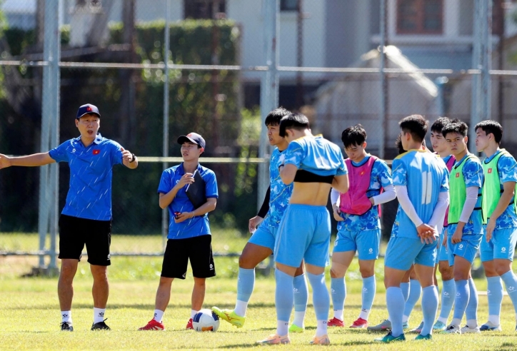 HLV Kim Sang Sik ra quyết định cực bất ngờ trước trận 'sinh tử' với Malaysia