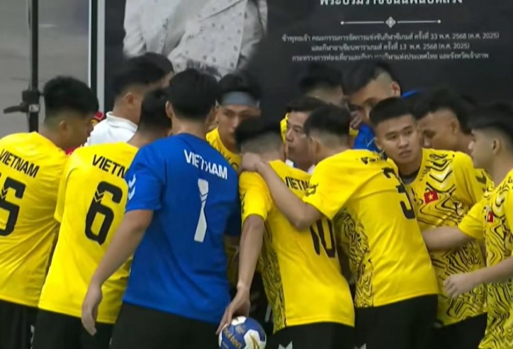 Bóng ném Việt Nam thắng nghẹt thở 27-25, sáng cửa bảo vệ HCV SEA Games